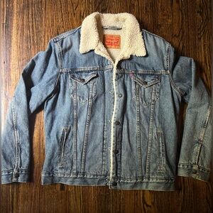Levi’s Jean jacket with fur - Size L BARELY WORN!